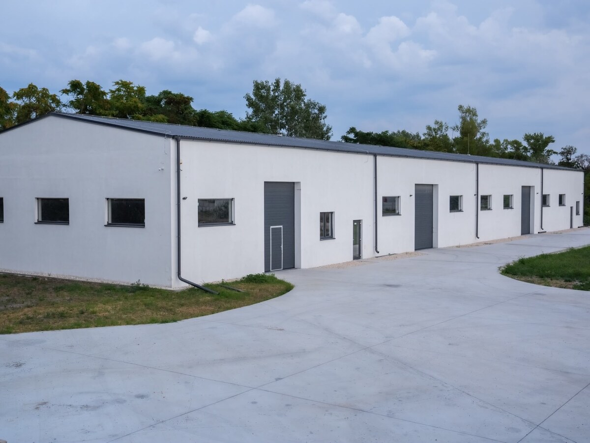 PREDAJ : MULTIFUNKČNÁ HALA, 770m2, KOMÁRNO