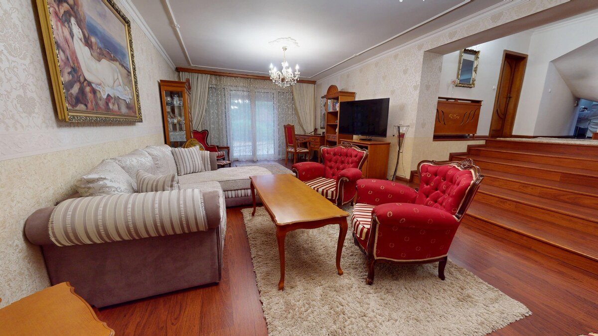 PREDAJ :  RODINNÝ DOM S BAZÉNOM A KRÁSNOU ZÁHRADOU,  KOMÁRNO — foto 8