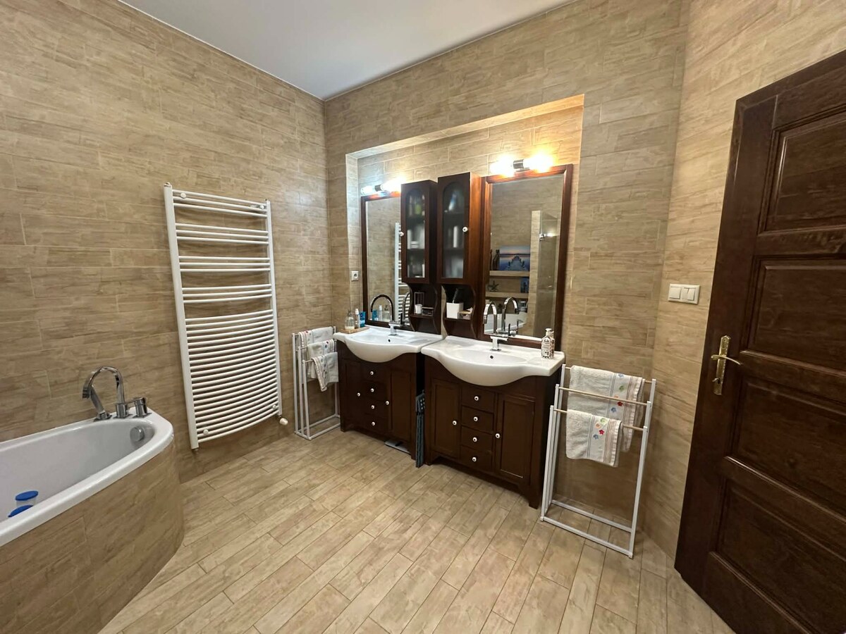 PREDAJ : RODINNÝ DOM VO VYHĽADÁVANEJ LOKALITE, KOMÁRNO — foto 16