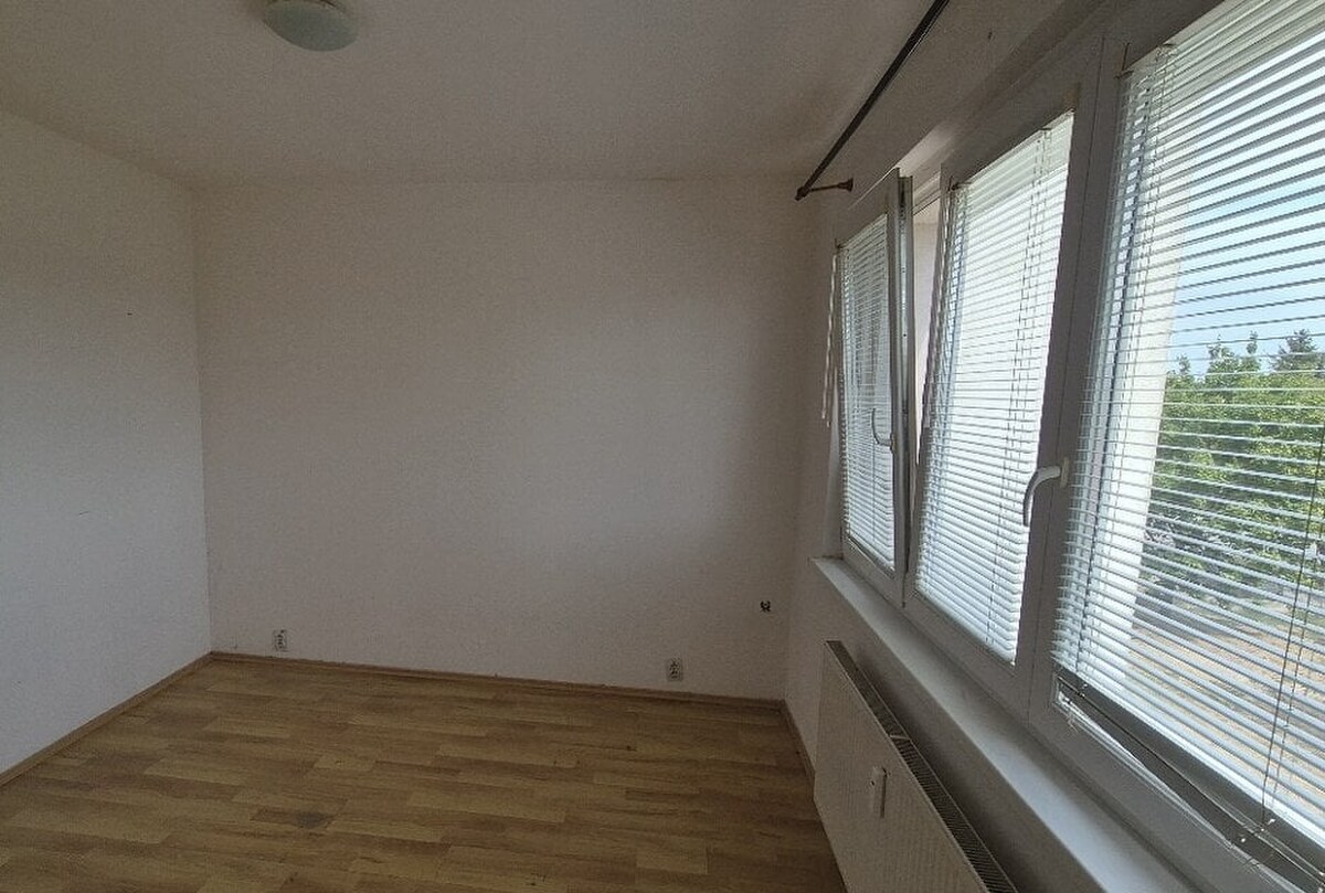 PREDAJ : 1 IZBOVÝ BYT, KOMÁRNO — foto 2