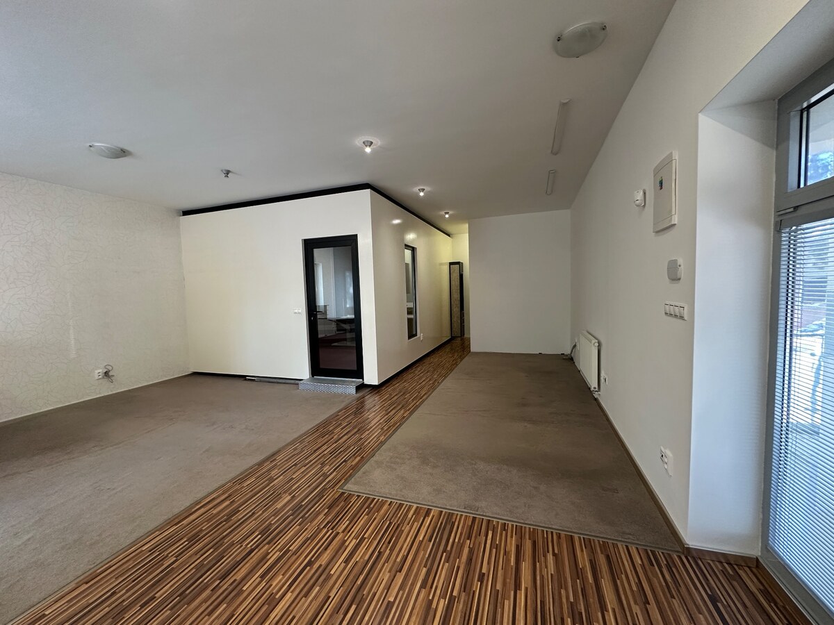 PREDAJ : PRIESTOR VHODNÝ NA BÝVANIE AJ PODNIKANIE, 73m2, KOMÁRNO — foto 3