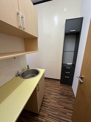 PREDAJ : PRIESTOR VHODNÝ NA BÝVANIE AJ PODNIKANIE, 73m2, KOMÁRNO — foto 8