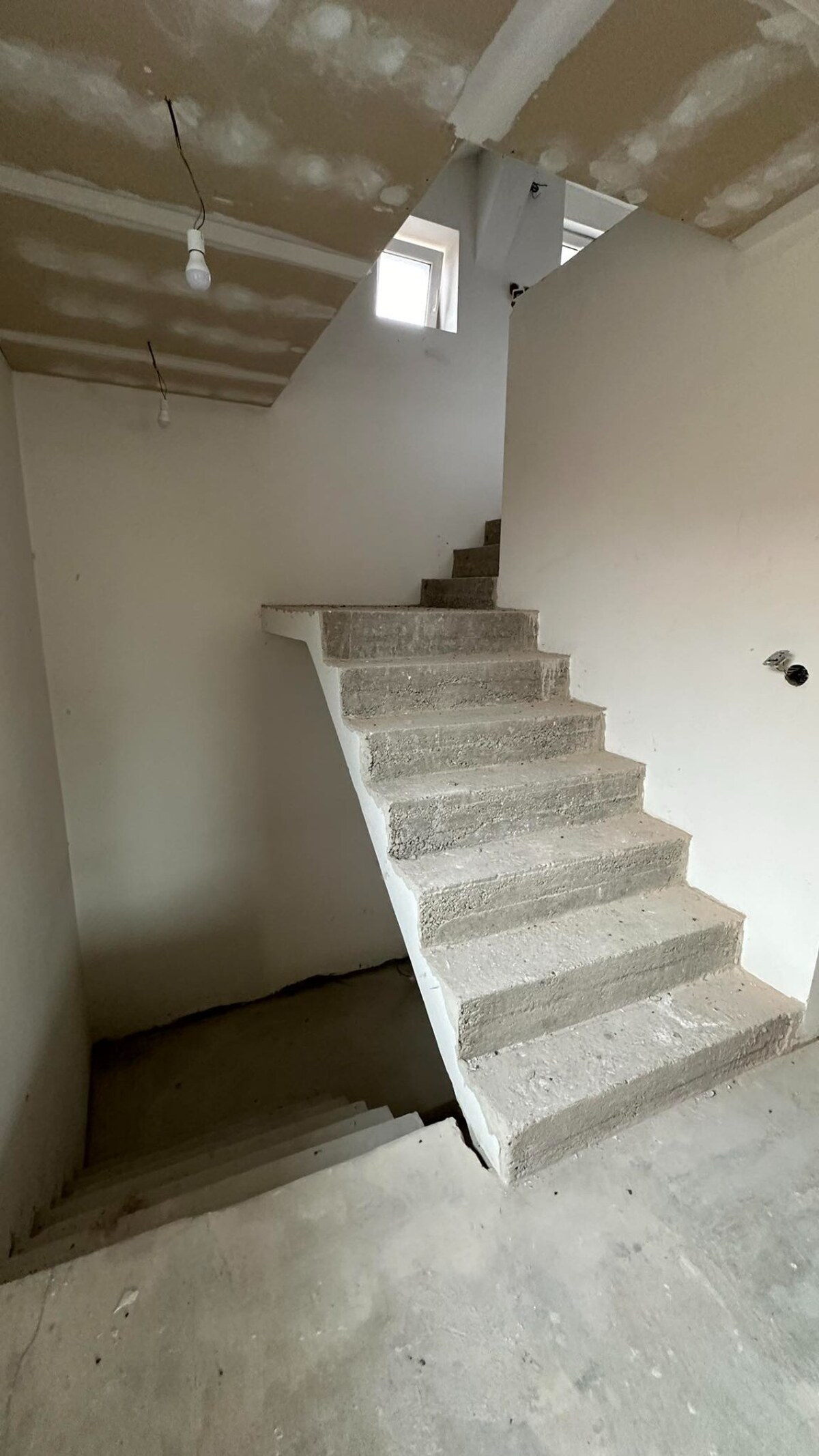 PREDAJ : RODINNÝ DOM, KOMÁRNO - NOVÁ STRÁŹ — foto 4