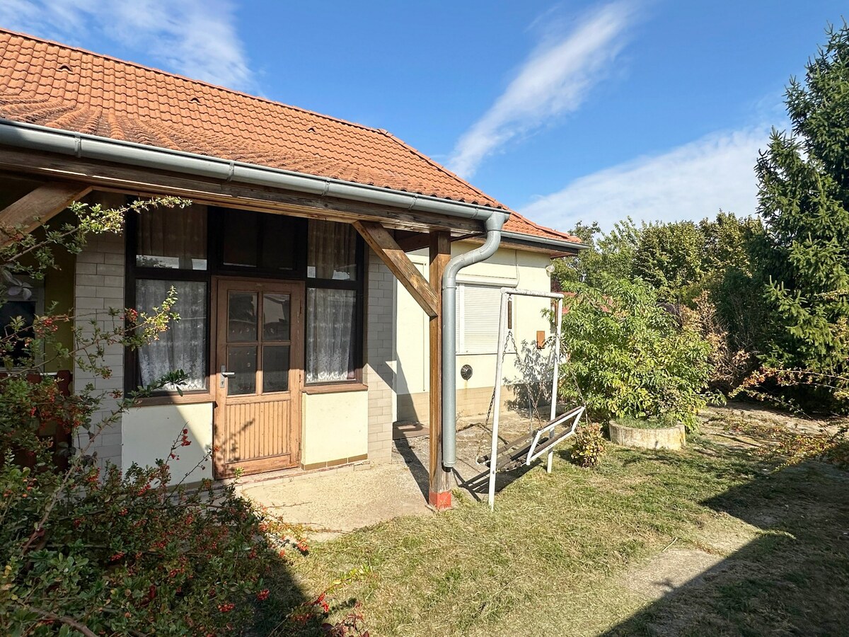 NA PREDAJ RODINNÝ DOM S DVOMI BYTOVÝMI JEDNOTKAMI, KOLÁROVO — foto 13