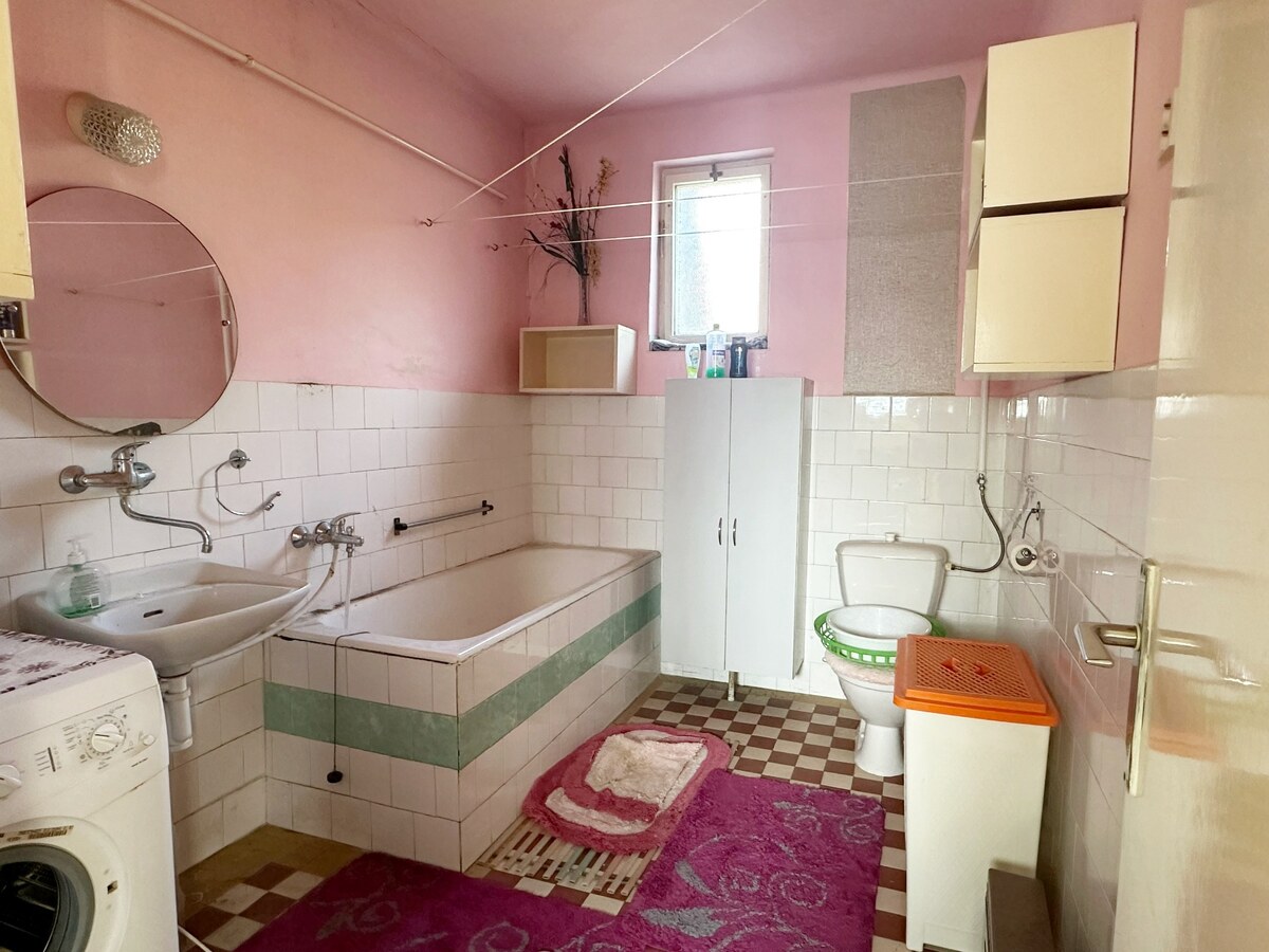 NA PREDAJ RODINNÝ DOM S DVOMI BYTOVÝMI JEDNOTKAMI, KOLÁROVO — foto 15
