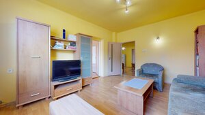 NA PREDAJ RODINNÝ DOM S DVOMI BYTOVÝMI JEDNOTKAMI, KOLÁROVO — foto 3