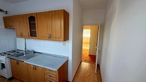 NA PREDAJ 3 IZBOVÝ BYT S BALKÓNOM V KOMÁRNE — foto 2