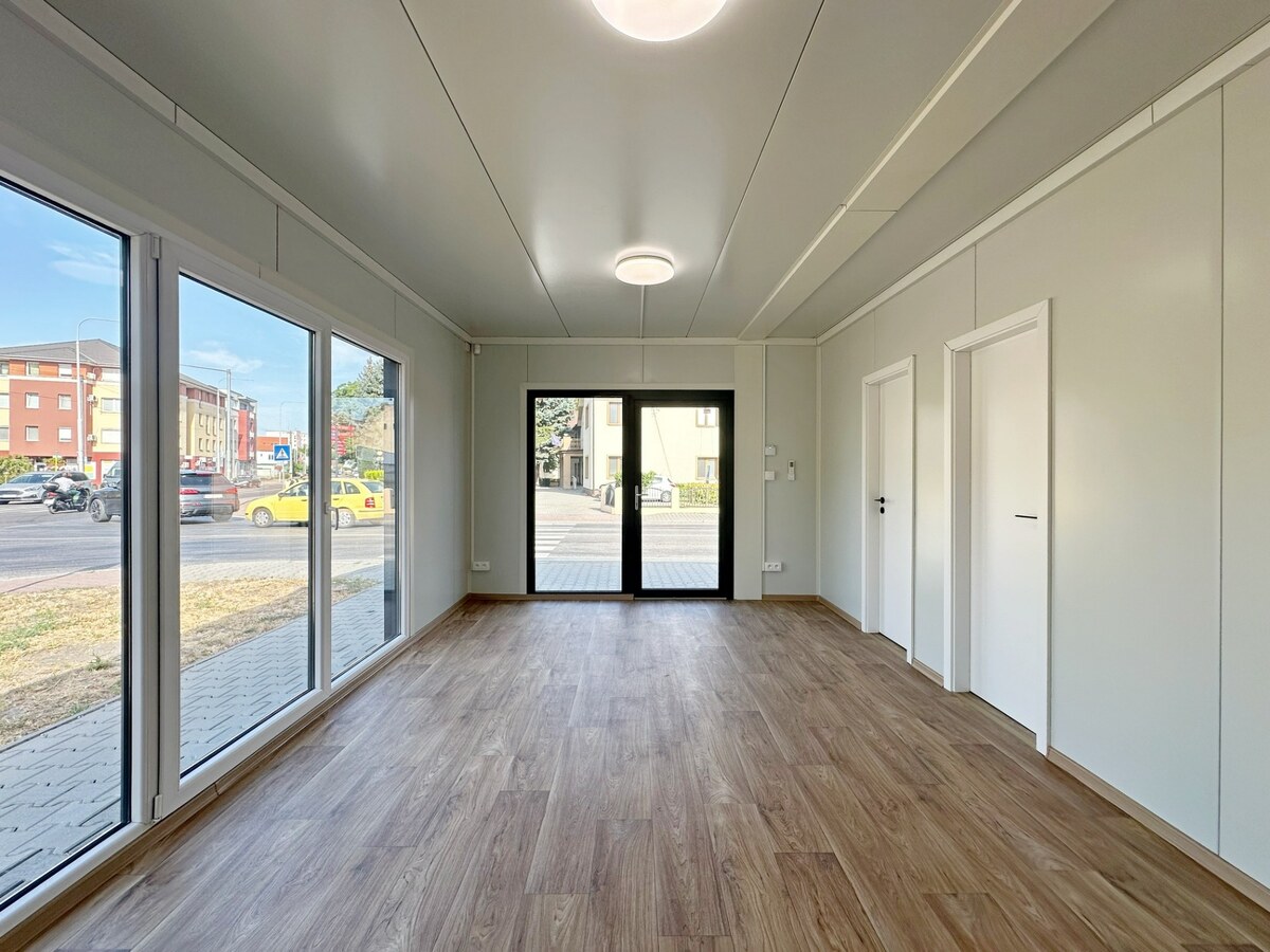 NA PRENÁJOM PRIESTOR SO 4 PARKOVACÍMI STÁTIAMI V CENTRE, VEĽKÝ MEDER — foto 12