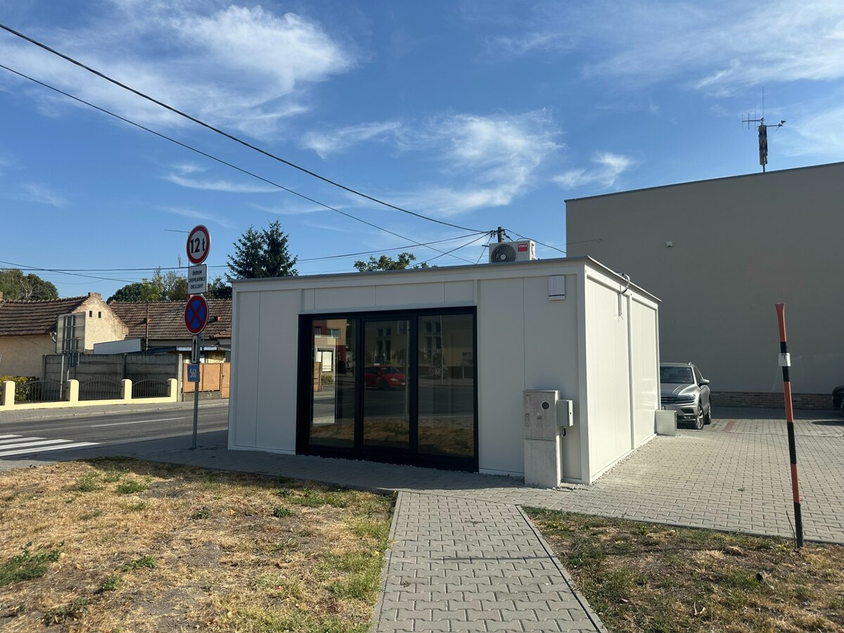 NA PRENÁJOM PRIESTOR SO 4 PARKOVACÍMI STÁTIAMI V CENTRE, VEĽKÝ MEDER — foto 14