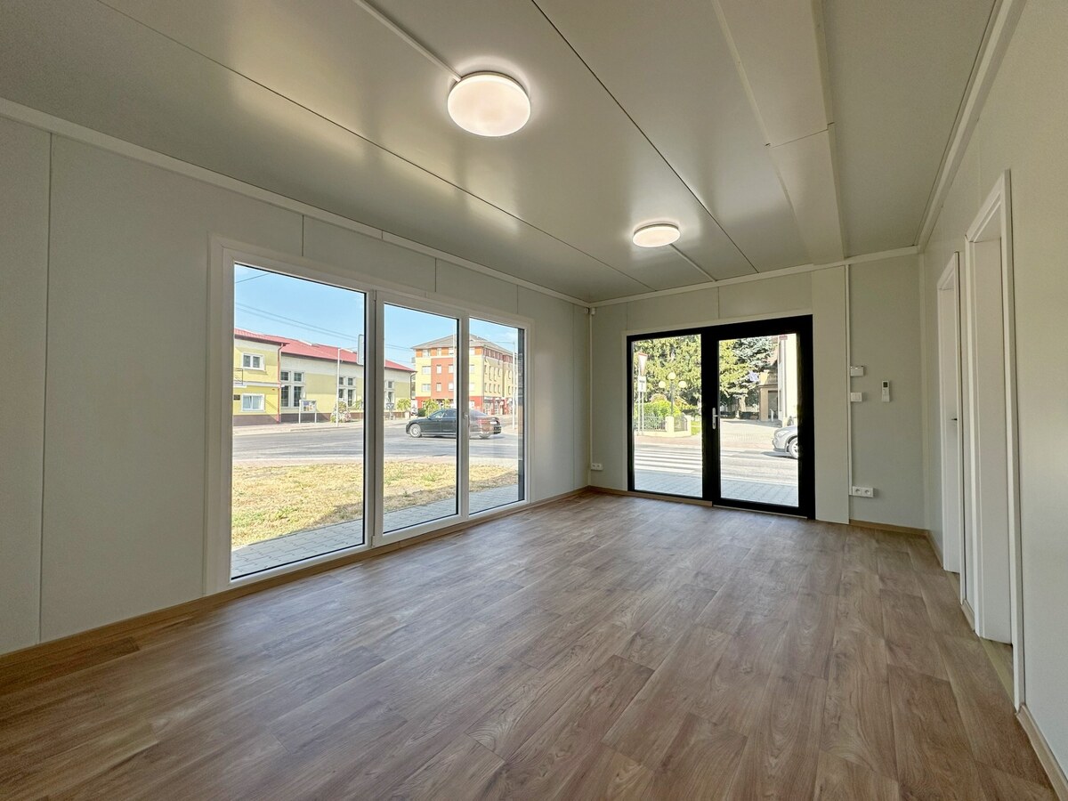 NA PRENÁJOM PRIESTOR SO 4 PARKOVACÍMI STÁTIAMI V CENTRE, VEĽKÝ MEDER — foto 2