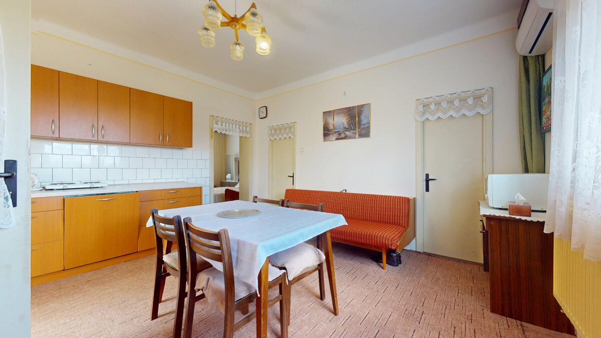 NA PREDAJ 2 IZBOVÝ RODINNÝ DOM S LETNOU KUCHYNKOU, DULOVCE — foto 6