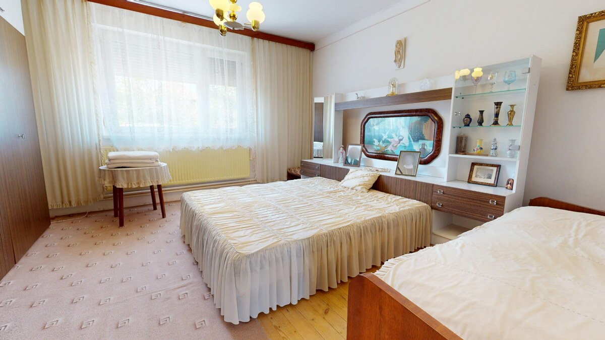 NA PREDAJ 2 IZBOVÝ RODINNÝ DOM S LETNOU KUCHYNKOU, DULOVCE — foto 9