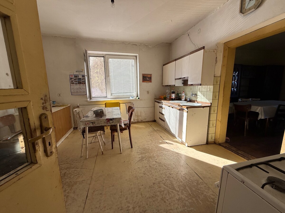 Na predaj , rodinný dom , 4 izby , veľký pozemok , Černík — foto 11