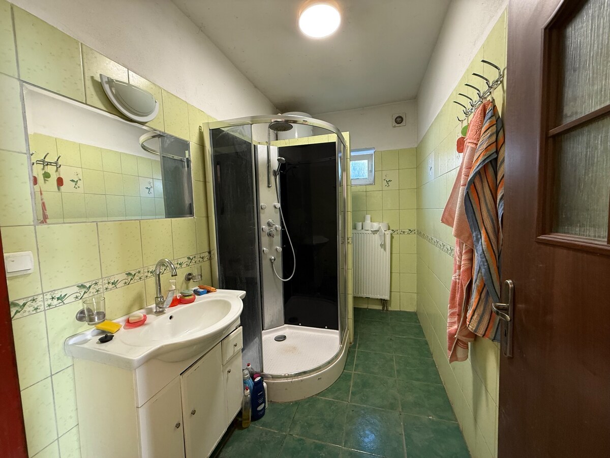 Na predaj , rodinný dom , 4 izby , veľký pozemok , Černík — foto 2