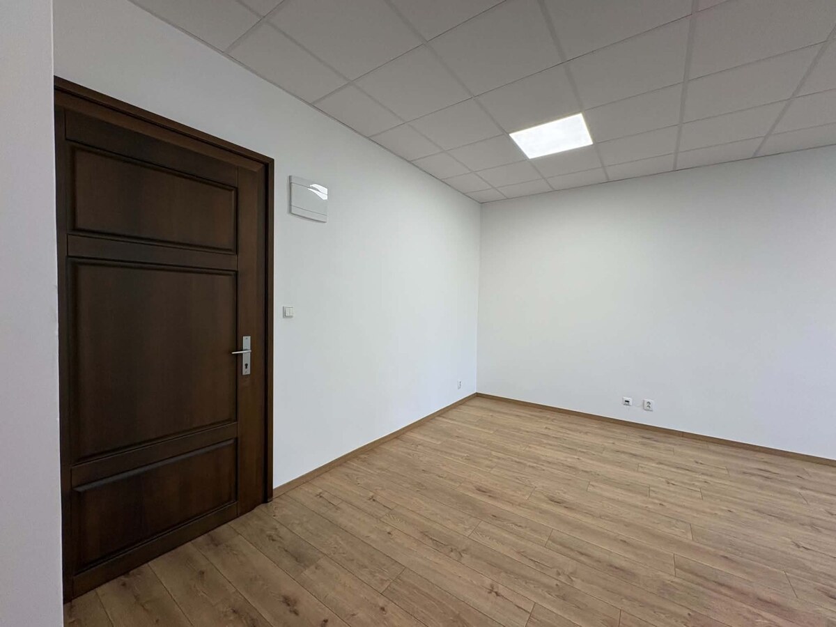 NA PRENÁJOM kancelársky priestor / 30 m²/  v centre mesta s parkovaním — foto 4