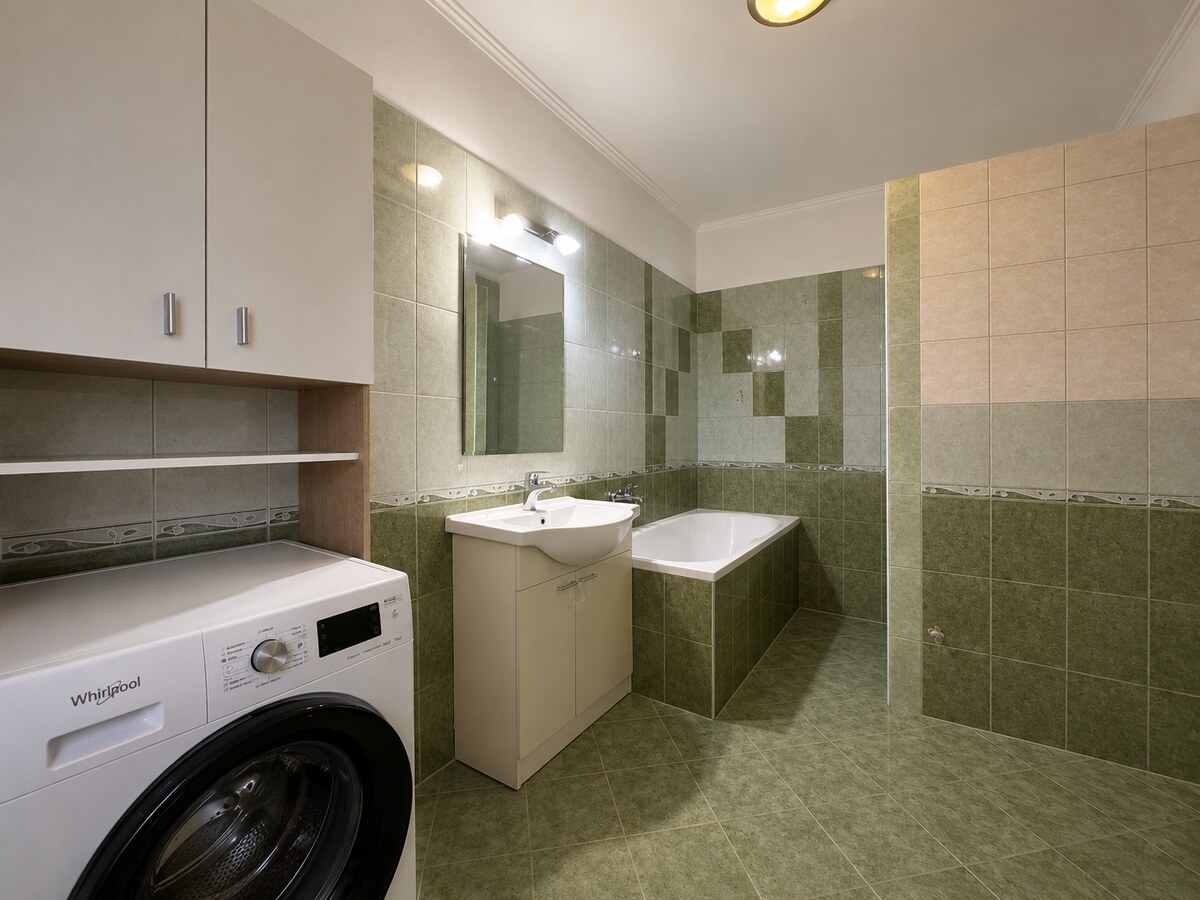 2,5-IZBOVÝ RODINNÝ DOM PRIAMO V CENTRE MESTA NESVADY — foto 12