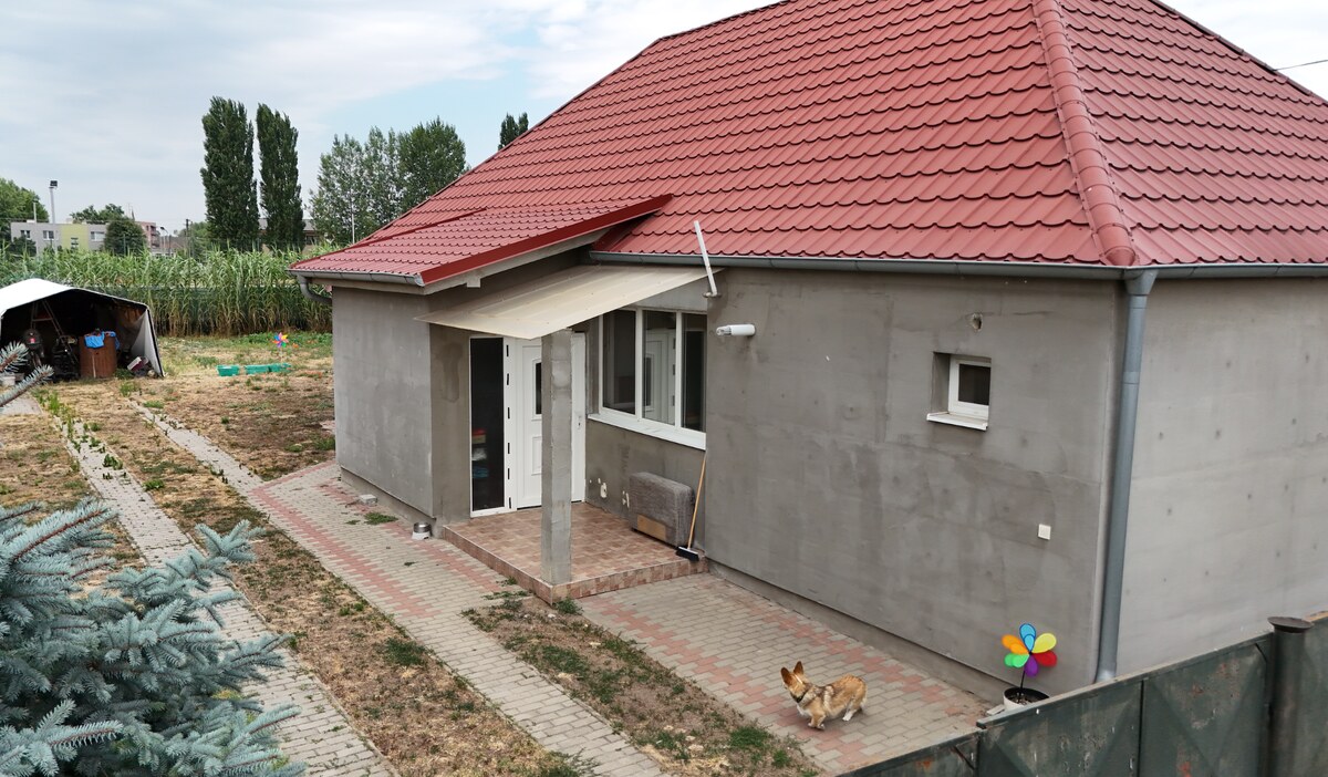 2,5-IZBOVÝ RODINNÝ DOM PRIAMO V CENTRE MESTA NESVADY — foto 15
