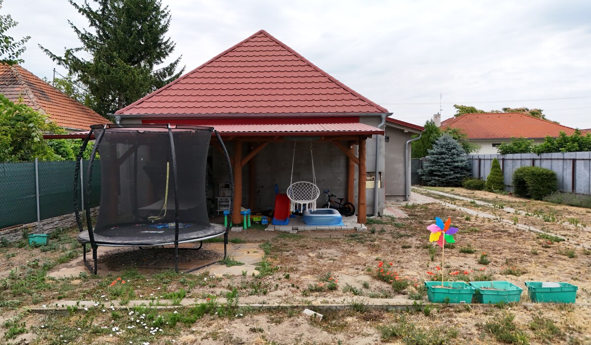 2,5-IZBOVÝ RODINNÝ DOM PRIAMO V CENTRE MESTA NESVADY — foto 16