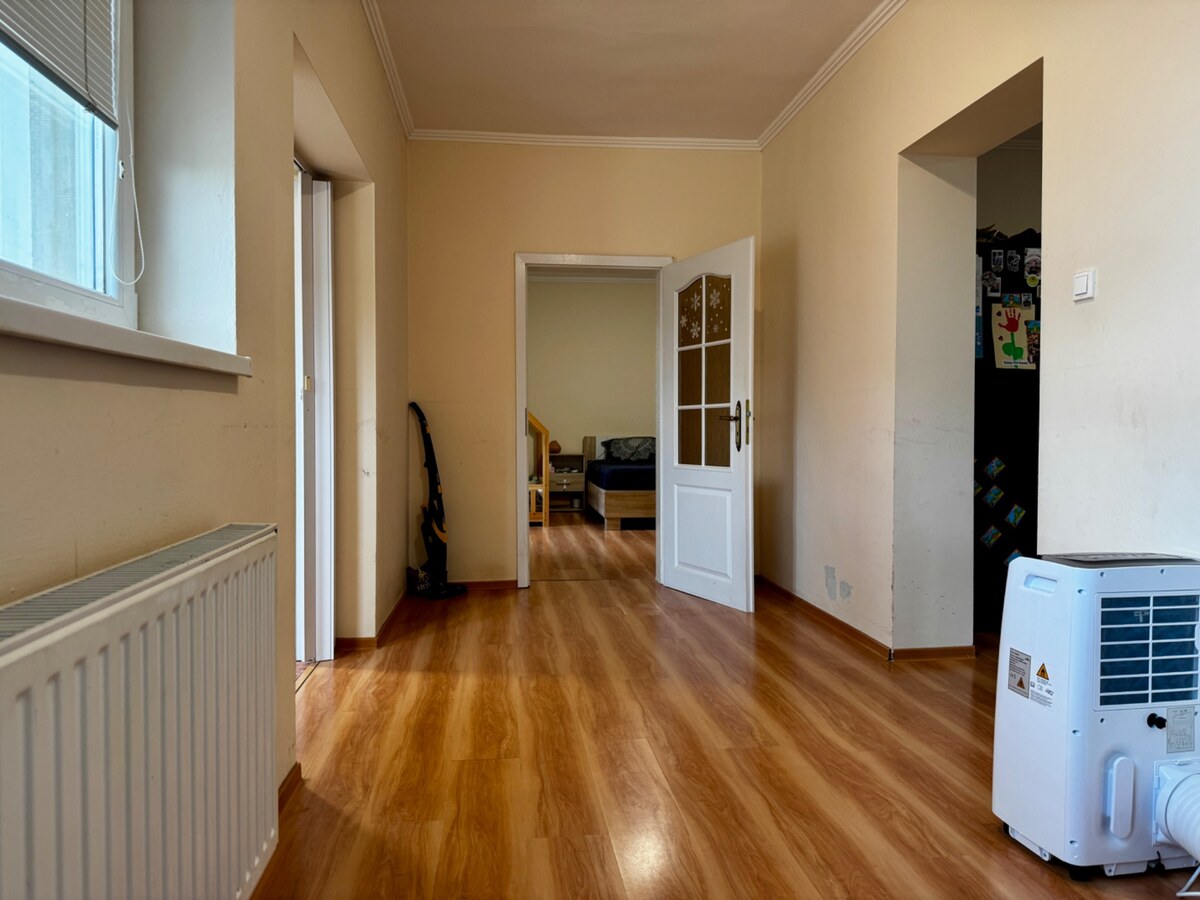 2,5-IZBOVÝ RODINNÝ DOM PRIAMO V CENTRE MESTA NESVADY — foto 3