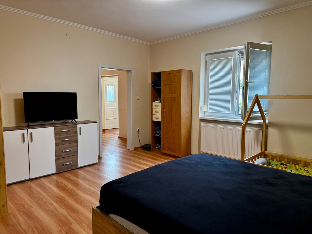 2,5-IZBOVÝ RODINNÝ DOM PRIAMO V CENTRE MESTA NESVADY — foto 5