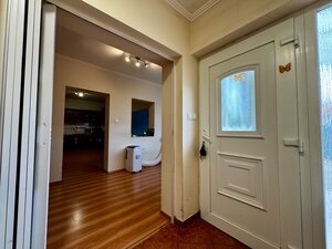 2,5-IZBOVÝ RODINNÝ DOM PRIAMO V CENTRE MESTA NESVADY — foto 2