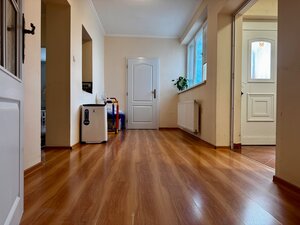 2,5-IZBOVÝ RODINNÝ DOM PRIAMO V CENTRE MESTA NESVADY — foto 4