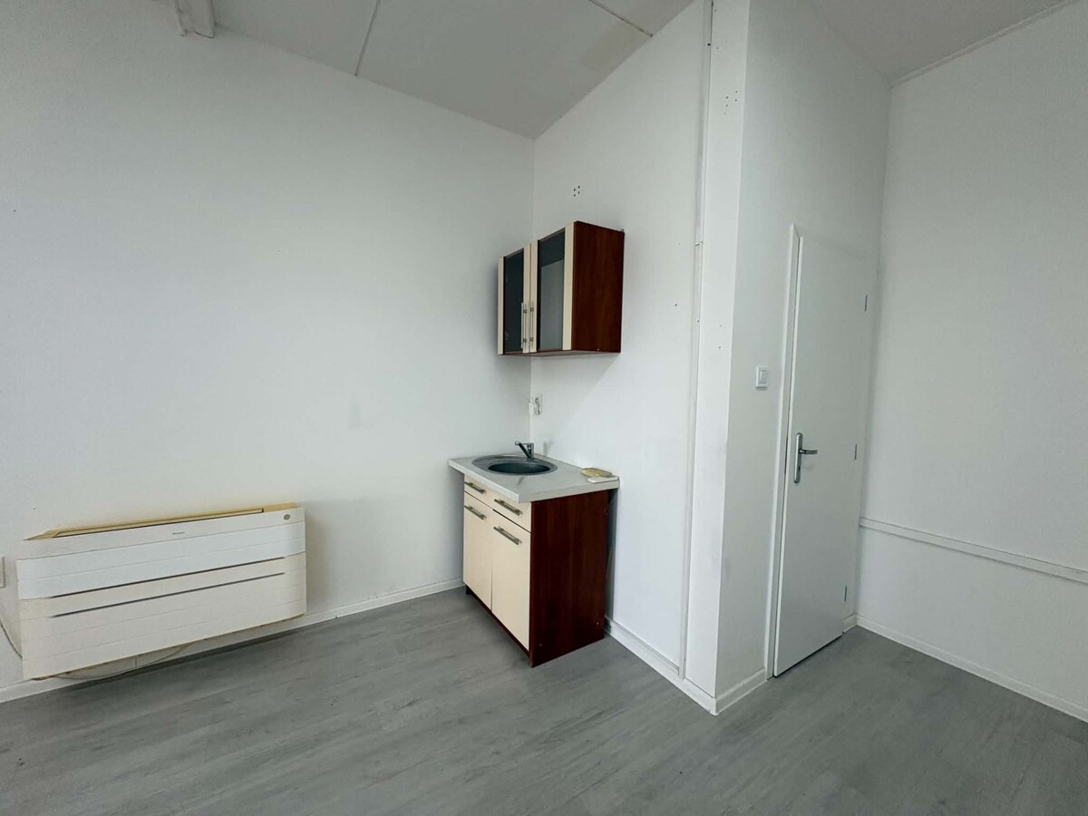NA PRENÁJOM menší podnikateľský priestor /20 m2/ Komárno — foto 5