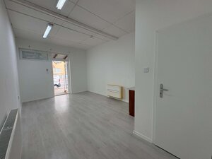 NA PRENÁJOM menší podnikateľský priestor /20 m2/ Komárno — foto 4