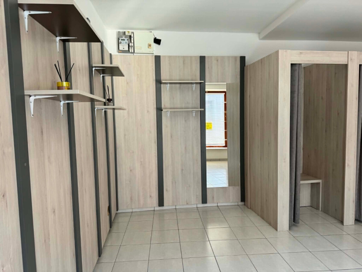 PRENÁJOM - obchodný priestor/ kancelária na Jókaiho ulici - KOMÁRNO — foto 4