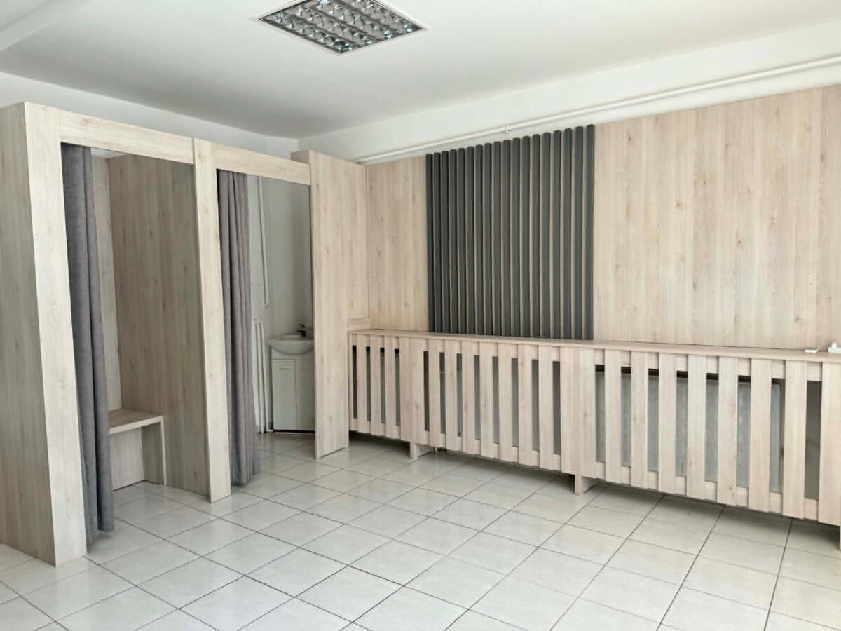 PRENÁJOM - obchodný priestor/ kancelária na Jókaiho ulici - KOMÁRNO — foto 6