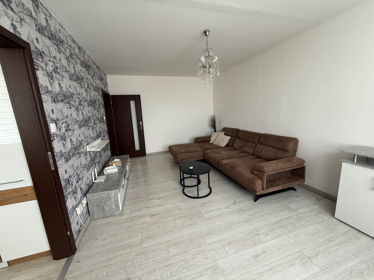 PRENÁJOM , veľký 3 izbový byt ,82m2 ,s balkónom Nové Zámky, prerobený — foto 13
