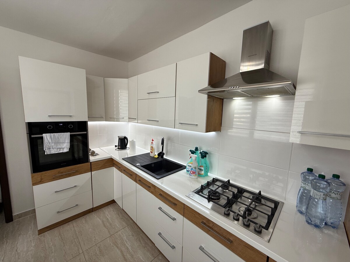 PRENÁJOM , veľký 3 izbový byt ,82m2 ,s balkónom Nové Zámky, prerobený — foto 14