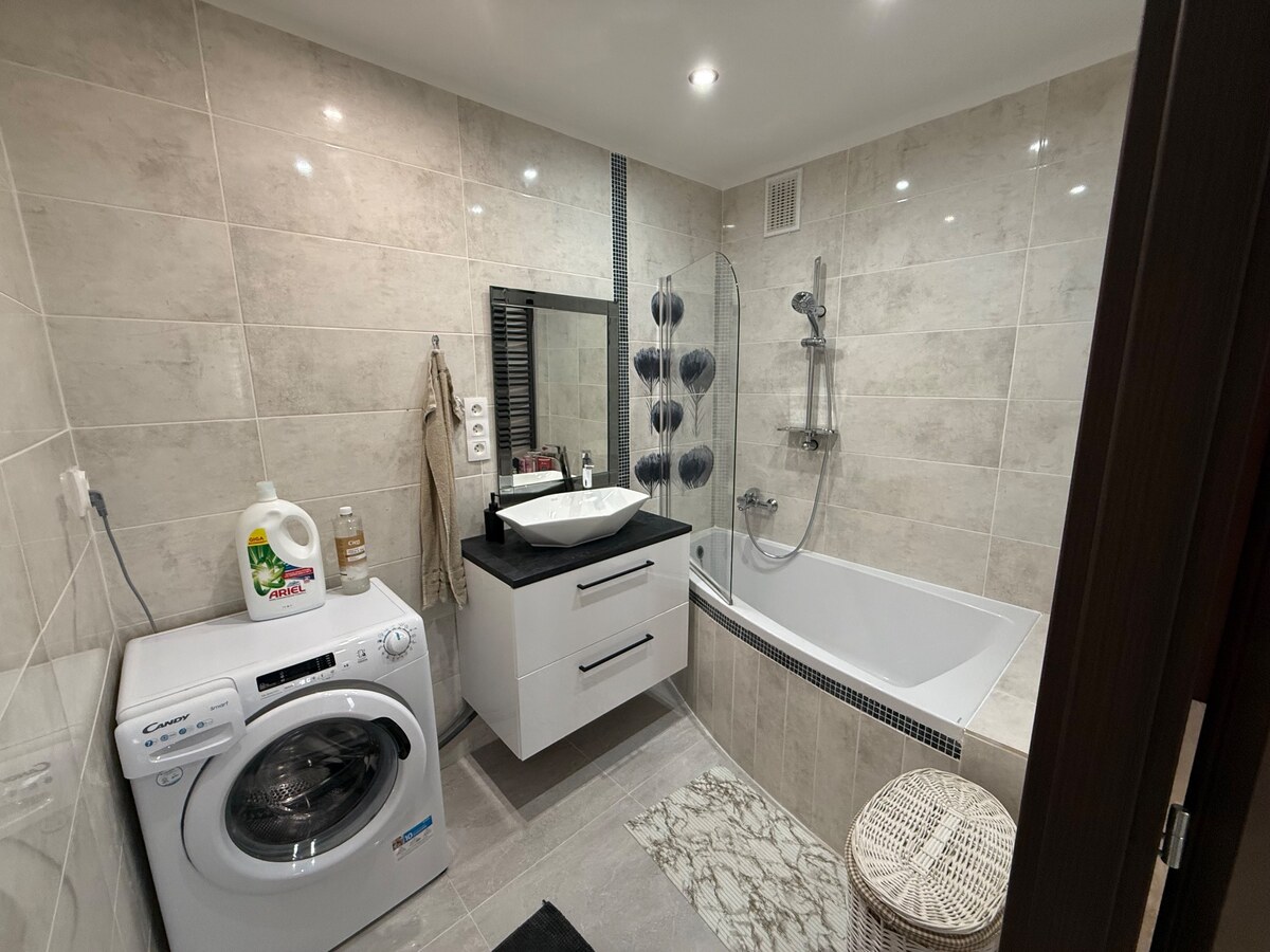 PRENÁJOM , veľký 3 izbový byt ,82m2 ,s balkónom Nové Zámky, prerobený — foto 9