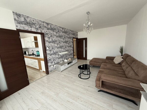 PRENÁJOM , veľký 3 izbový byt ,82m2 ,s balkónom Nové Zámky, prerobený
