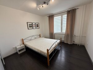 PRENÁJOM , veľký 3 izbový byt ,82m2 ,s balkónom Nové Zámky, prerobený — foto 12