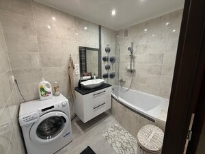 PRENÁJOM , veľký 3 izbový byt ,82m2 ,s balkónom Nové Zámky, prerobený — foto 9
