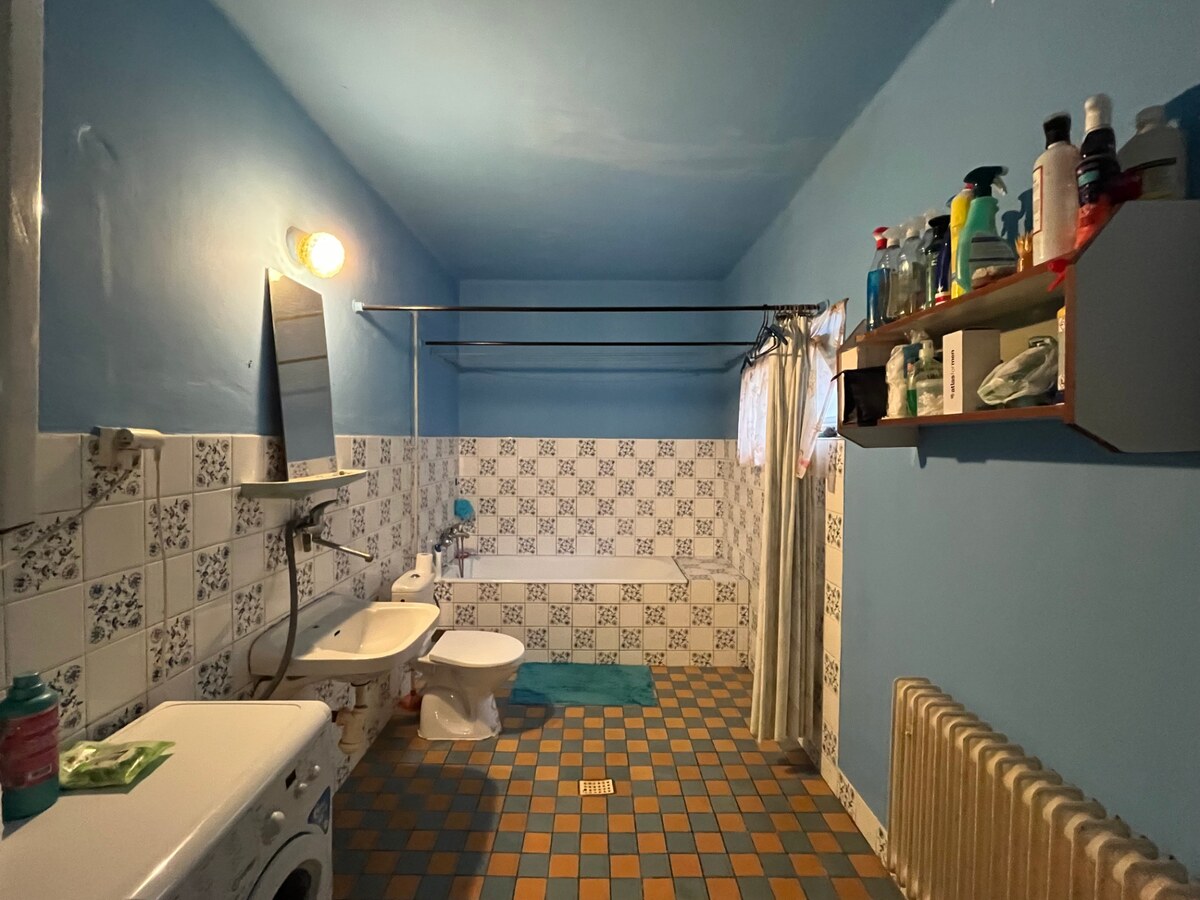 NA PREDAJ Rodinný dom na rekonštrukciu v tichej lokalite Komárna — foto 10