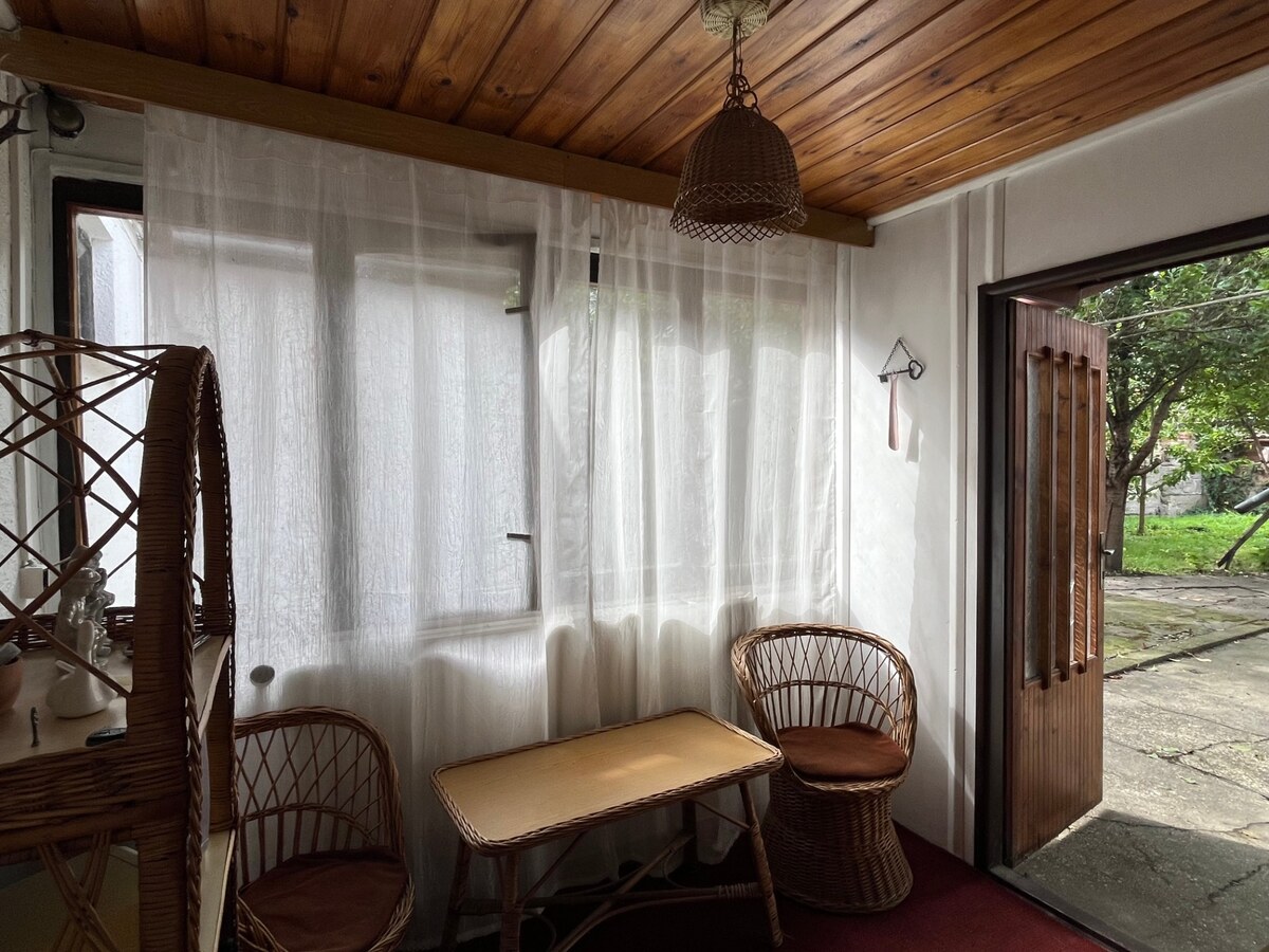 NA PREDAJ Rodinný dom na rekonštrukciu v tichej lokalite Komárna — foto 4