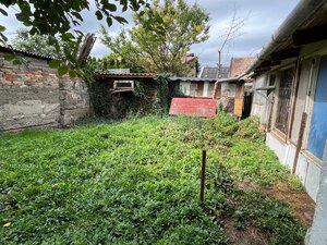 NA PREDAJ Rodinný dom na rekonštrukciu v tichej lokalite Komárna — foto 13