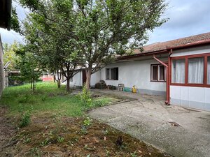 NA PREDAJ Rodinný dom na rekonštrukciu v tichej lokalite Komárna — foto 6