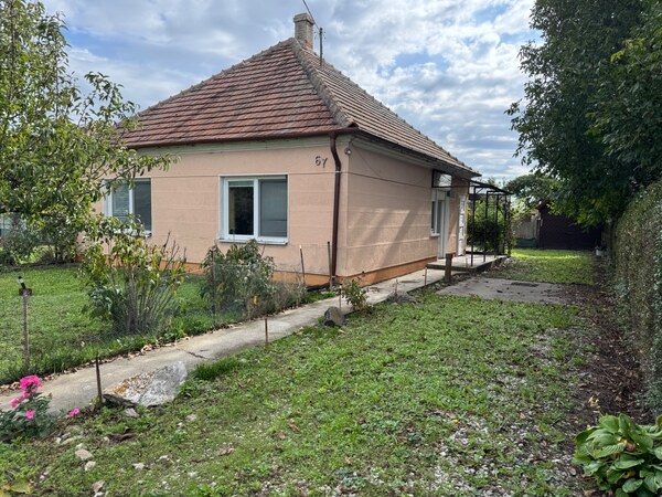 NA PREDAJ!!! Rodinný dom s veľkým pozemkom v obci Vék pri Hurbanove