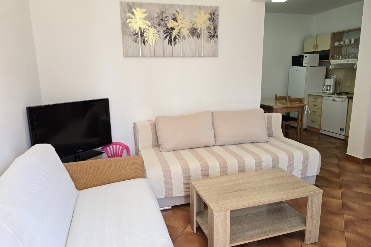 NA PREDAJ 2-izbový APARTMÁN S VÝHĽADOM NA MORE, OMIŠ — foto 2