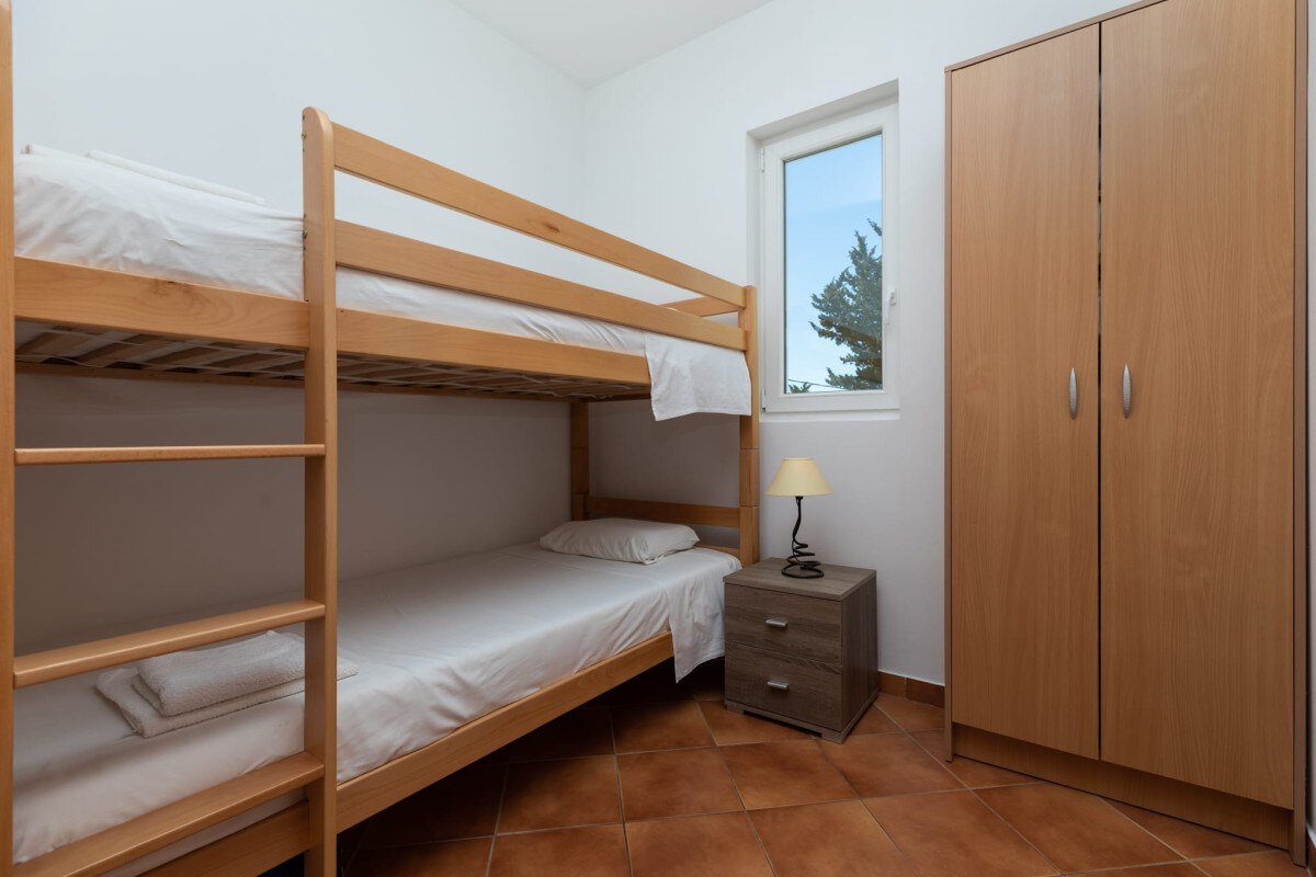 NA PREDAJ 2-izbový APARTMÁN S VÝHĽADOM NA MORE, OMIŠ — foto 8