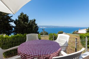 NA PREDAJ 2-izbový APARTMÁN S VÝHĽADOM NA MORE, OMIŠ — foto 1