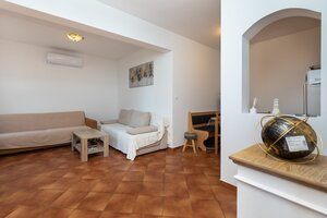 NA PREDAJ 2-izbový APARTMÁN S VÝHĽADOM NA MORE, OMIŠ — foto 5