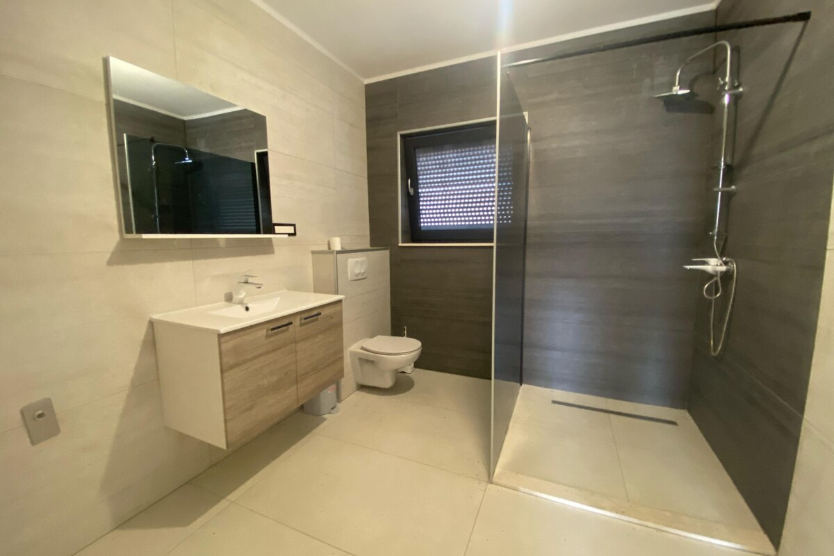 NA PREDAJ 2 izbový apartman / 60 m² / v novostavbe, mesto VODICE — foto 9