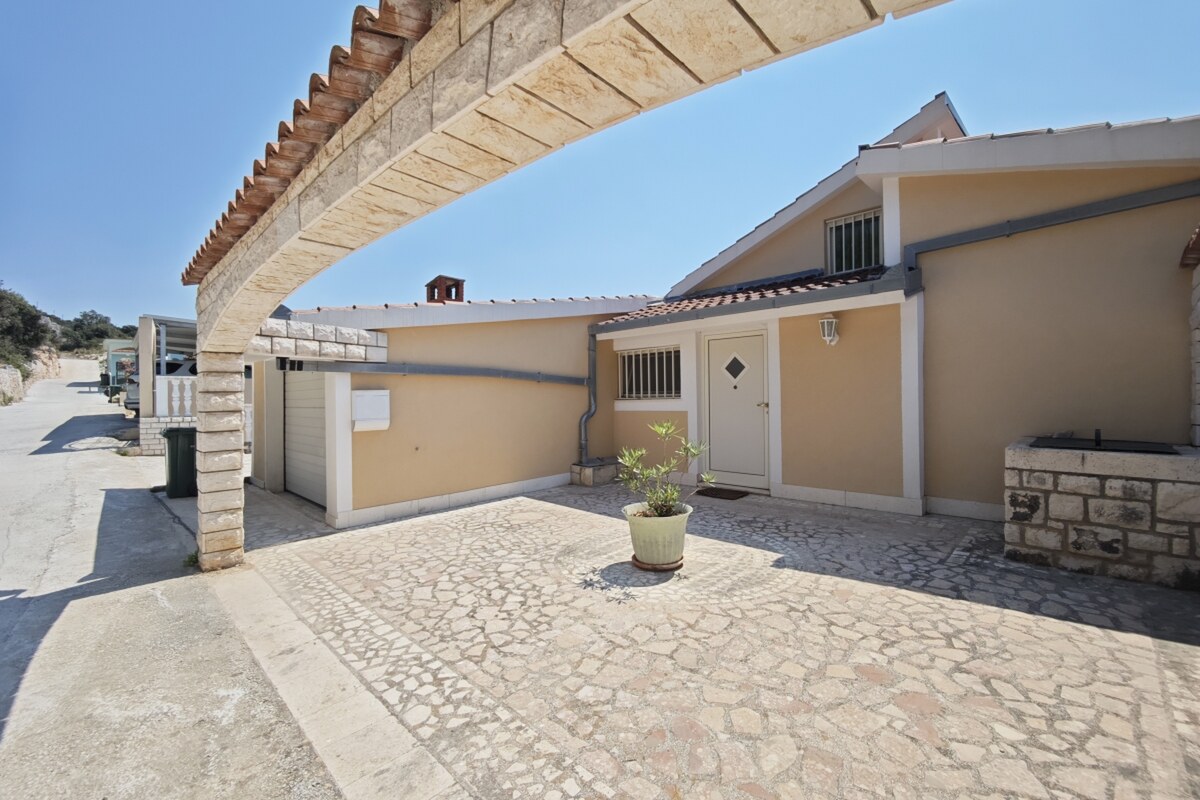 NA PREDAJ Vila /170 m²/ s bazénom a olivovým hájom, Rogoznica — foto 7