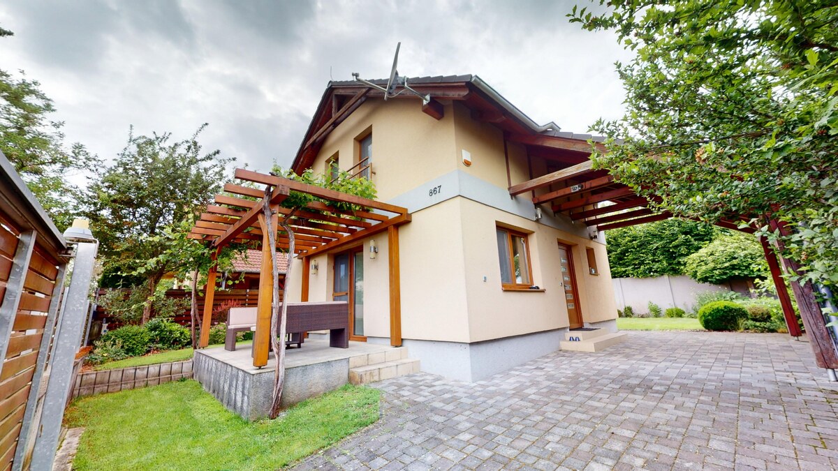 NA PREDAJ KRÁSNA CHATA PRI DUNAJI, MOČA, OKRES KOMÁRNO