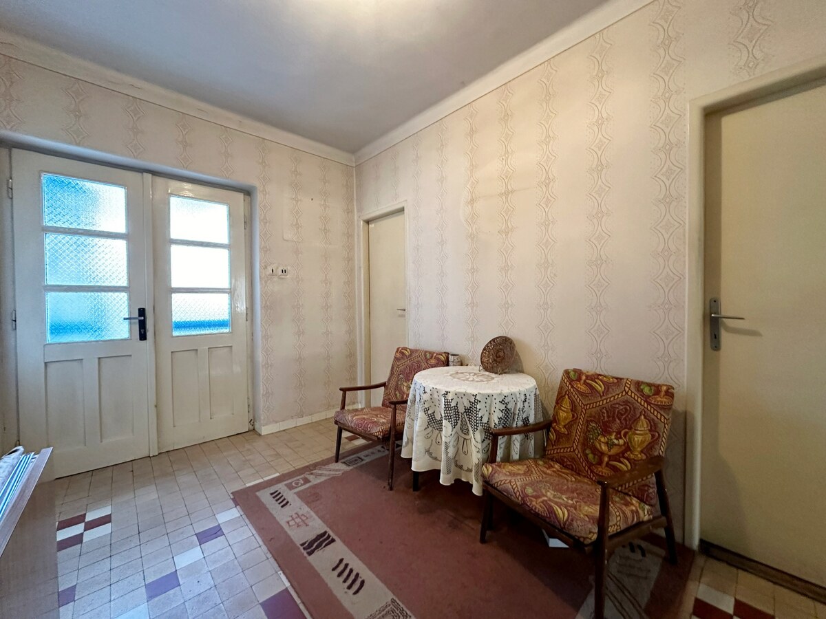 RODINNÝ DOM S VEĽKÝM POTENCIÁLIM V PRIAMOM CENTRE MESTA, HURBANOVO — foto 11