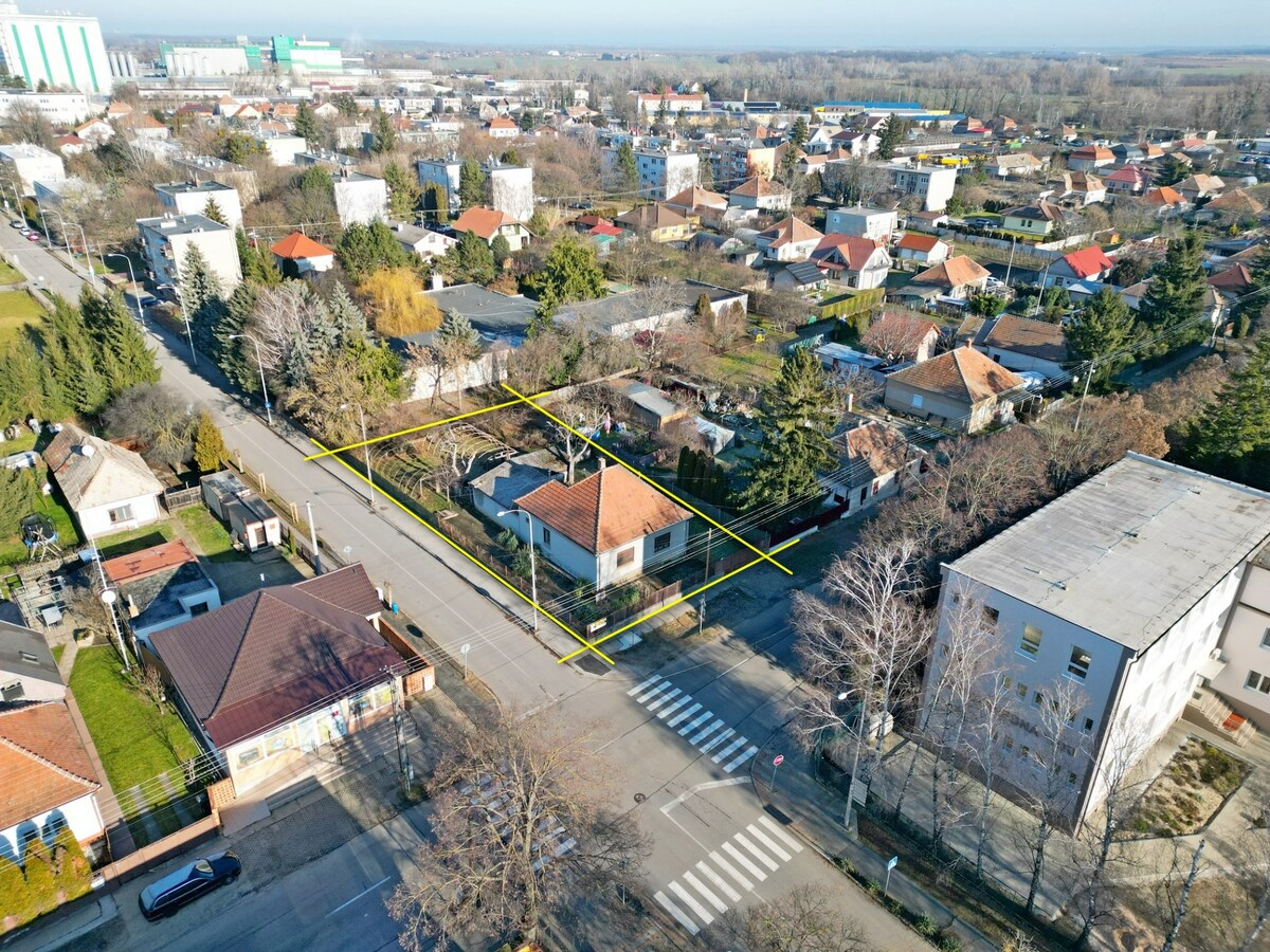 RODINNÝ DOM S VEĽKÝM POTENCIÁLIM V PRIAMOM CENTRE MESTA, HURBANOVO — foto 15